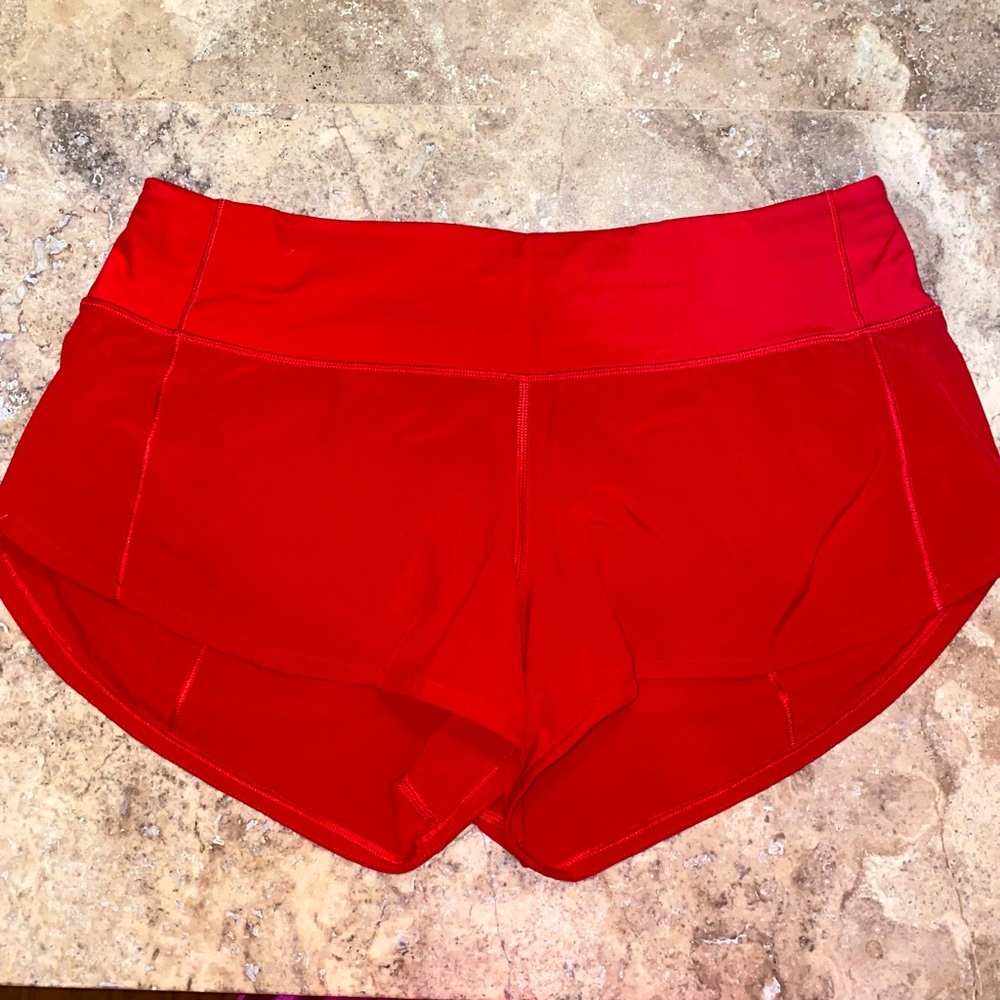 Lululemon Speed up 2.5 inch RED Shorts size 6